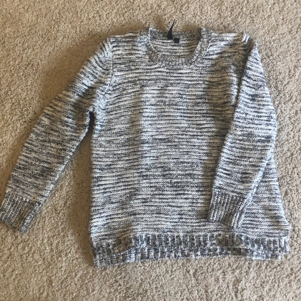 Knot sisters Black and white knit sweater